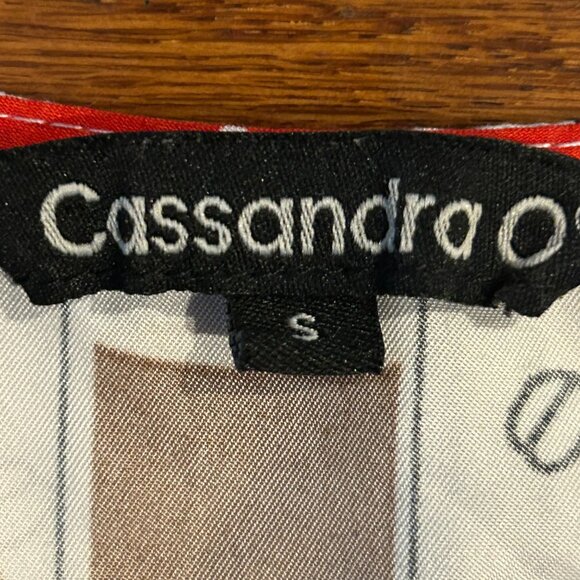 LOVE YOU LATTE Scrub Top Ladies  V-Neck 2 Pocket Scrub Top Size Small Coffee - Picture 7 of 11